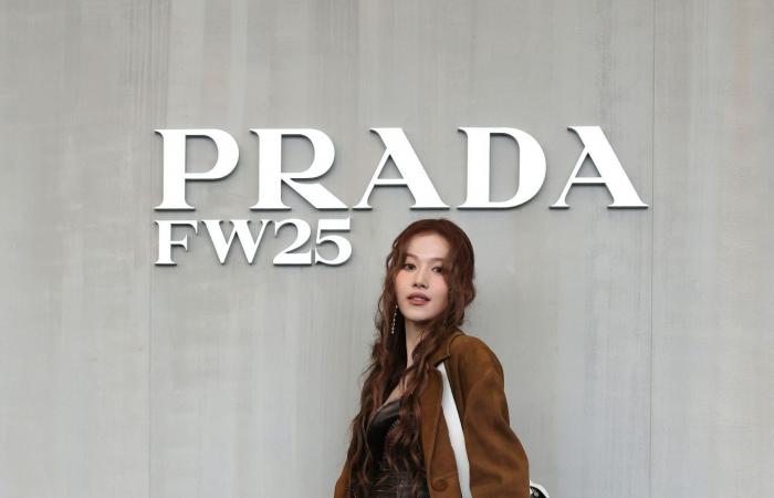 Sana (TWICE), Kim Soo Hyun et Kim Tae Ri au show PRADA de la Fashion Week de Milan 2025 – K-GEN