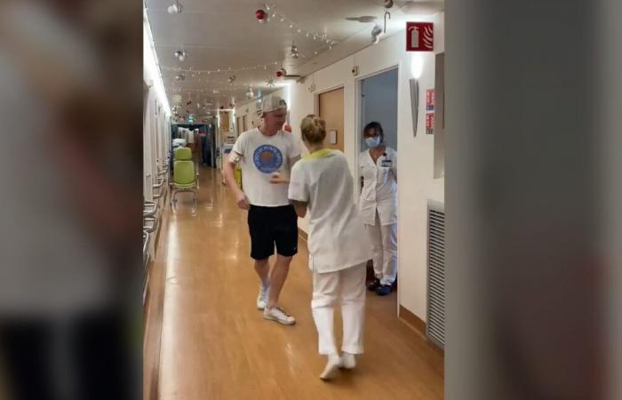 La danse d’un patient atteint d’un cancer avec une infirmière émeut les réseaux sociaux