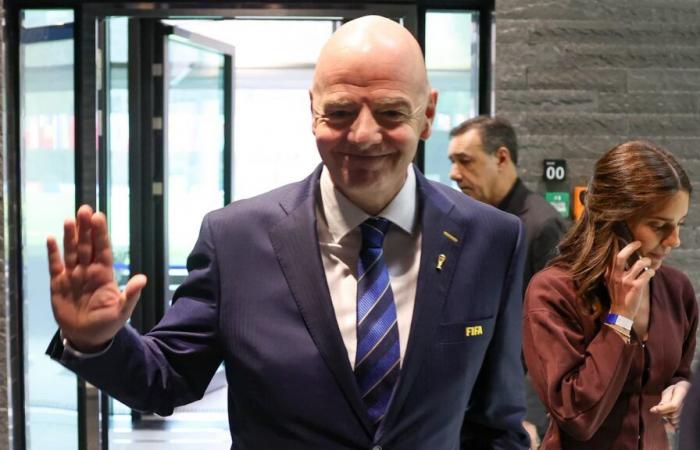 “Quel honneur incroyable”, le président de la Fifa Gianni Infantino, au premier rang à Washington