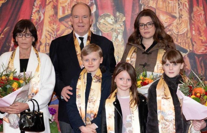 Jacques et Gabriella de Monaco invitent leur cousin Bodie au cirque avec la princesse Stéphanie et le prince Albert II