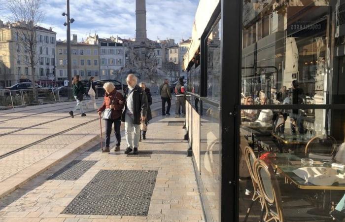 La Ville et l’Architecte des Bâtiments de France accusent le Café Masséna d’occuper illégalement l’espace public