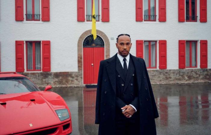 la première photo officielle de Lewis Hamilton chez Ferrari et son symbole caché