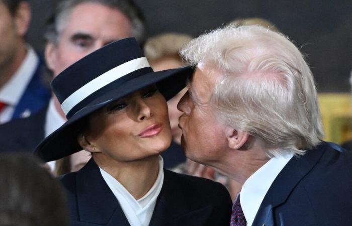 Le baiser raté de Donald Trump à cause du chapeau de Melania, la scène qui n’a échappé à personne : “Ce n’est pas quelqu’un qui cherche la lumière”