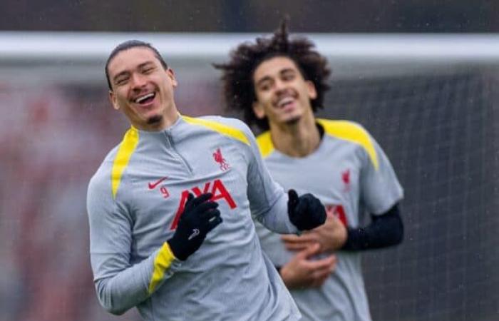 2 jeunes s’entraînent au milieu des discussions sur le prêt alors que Liverpool se prépare pour Lille – Liverpool FC