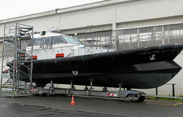 Le bateau-pilote L’Hermine prend de la puissance chez Piriou Naval Services à Brest