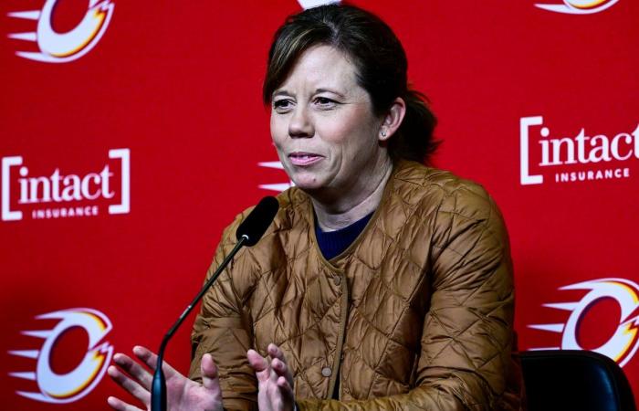 Le hockey féminin célébré devant une salle comble à Québec