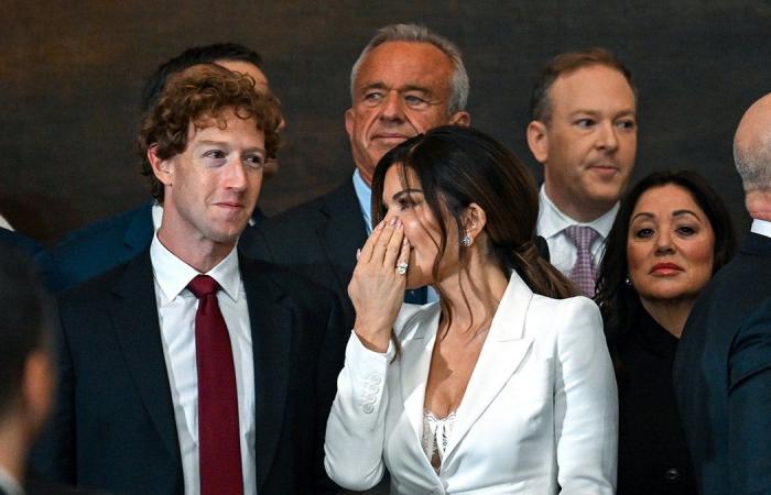 La fiancée de Jeff Bezos suscite une réaction violente lors de l’investiture de Trump avec une tenue inspirée de la lingerie