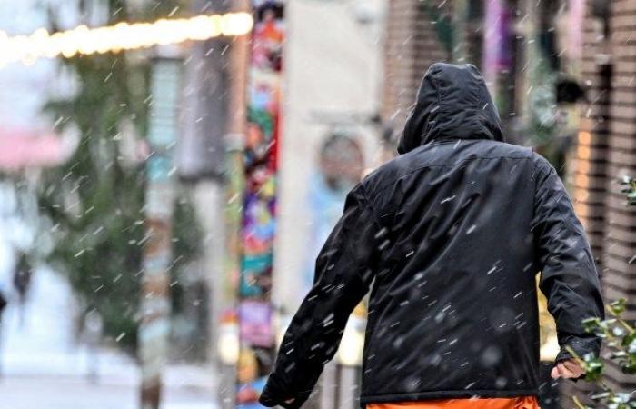 Les prévisions de neige augmentent pour dimanche dans certaines régions alors que la tempête se dirige vers le sud et l’est.