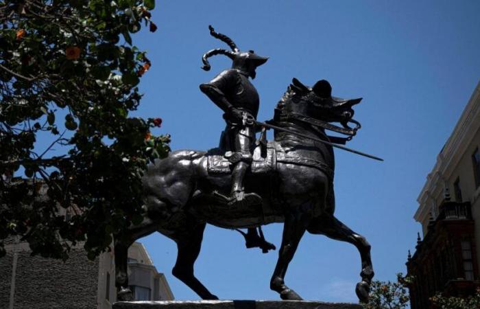 Au Pérou, une statue du conquistador Pizarro refait surface malgré les critiques de la communauté indigène