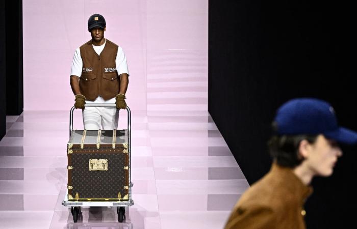 tissus jacquard et silhouettes revisitées, la vision mode de Pharrell Williams pour Louis Vuitton