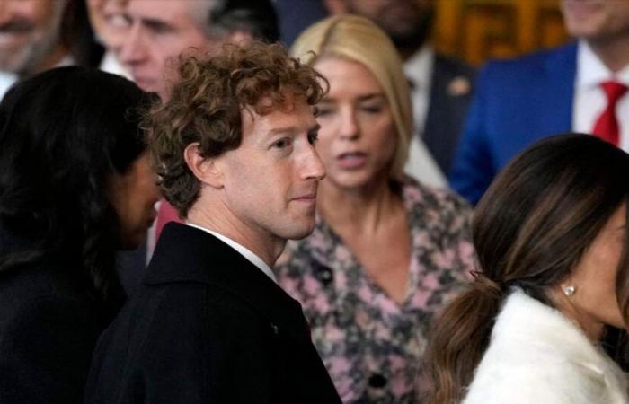 “Il fallait juste qu’elle ne les montre pas”, lorgne Mark Zuckerberg la fiancée de Jeff Bezos, les internautes lui reprochent : Le diaporama