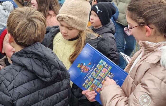 une boîte à livres installée à proximité de l’école dans le quartier Crusem