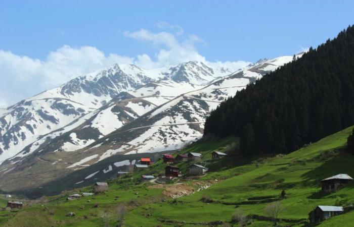 Un incendie dévastateur dans une station de ski fait 10 morts et 32 ​​blessés