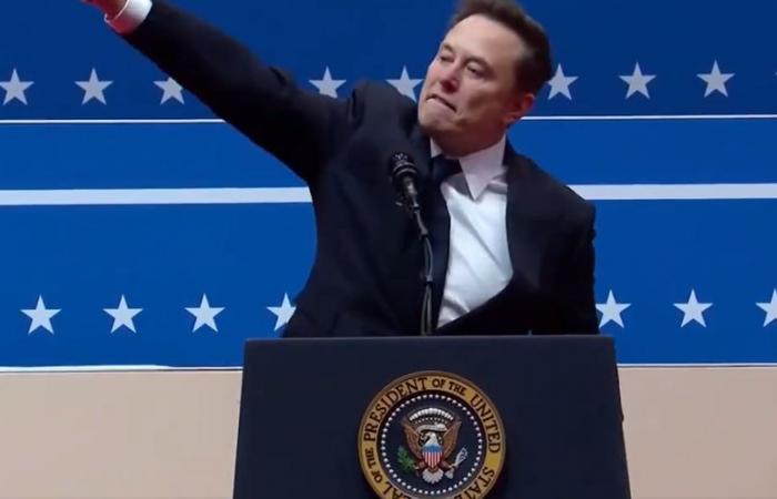 Le geste étrange d’Elon Musk enflamme Internet, pas de salut nazi mais “un geste tordu” dit l’intéressé