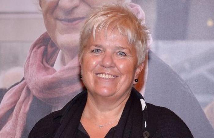 “Je prends soin de moi” : Mimie Mathy explique pourquoi elle se déplace en trottinette électrique sur la scène des “Enfoirés”