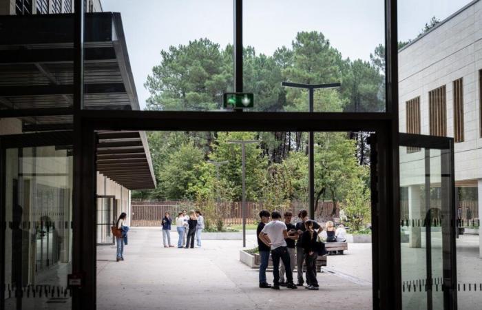 le nouveau lycée public autour de La Brède en salle d’attente