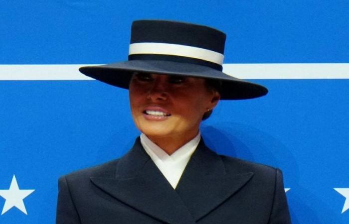 Le look et le comportement étrange de Melania lors de l’investiture de Donald Trump font réagir les internautes