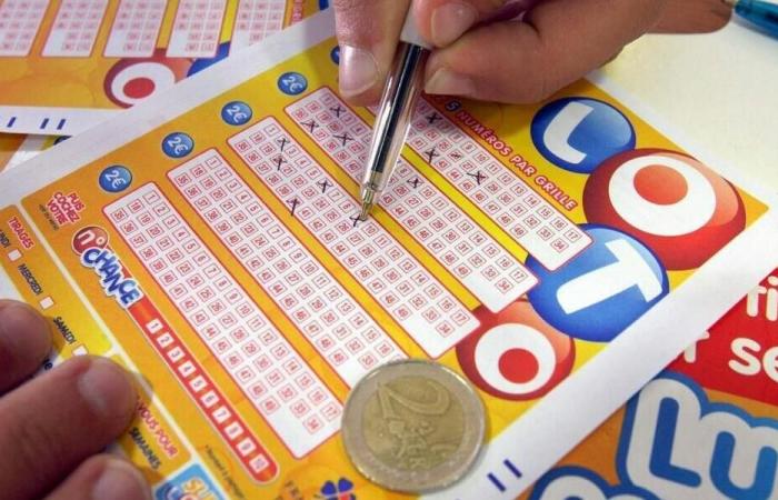 Un stagiaire gagne 9 millions d’euros au loto mais continue de travailler pour « avoir un