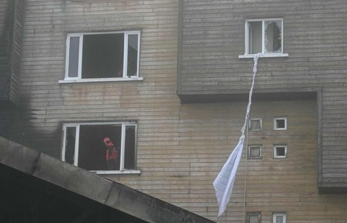 Colère après la mort de 79 personnes dans un hôtel de montagne