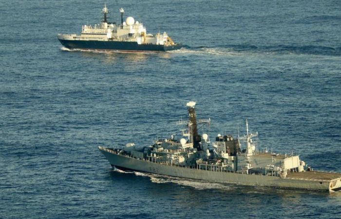 Un « navire espion russe » traqué dans la Manche par la marine britannique, prévient Londres Poutine