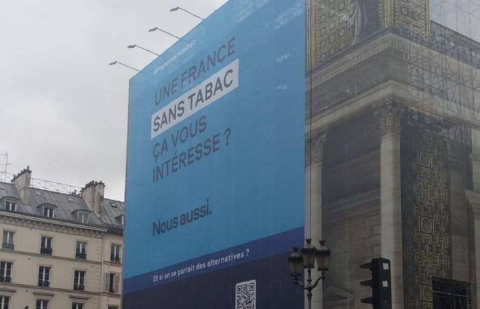 L’affiche anti-tabac apposée sur l’église a été payée… par un cigarettier