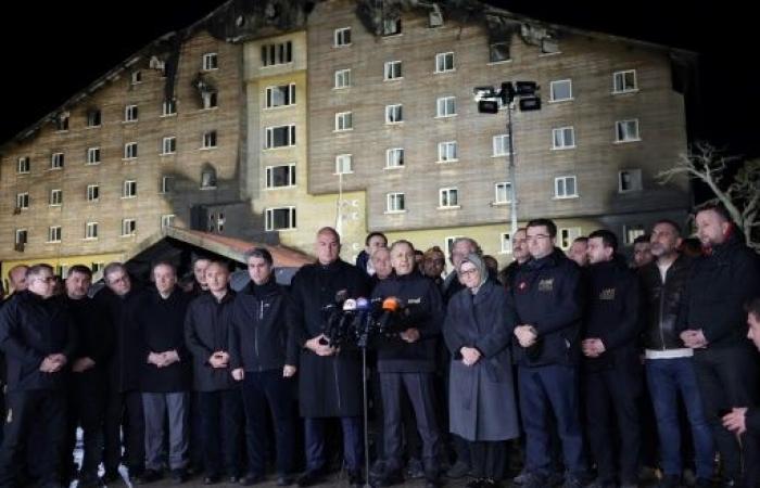 Une série de négligences pointées du doigt en Turquie après l’incendie d’un hôtel d’altitude