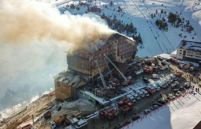 Colère après la mort de 79 personnes dans un hôtel de montagne