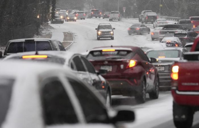 Une tempête hivernale sans précédent paralyse la côte du Golfe avec de fortes chutes de neige et de glace