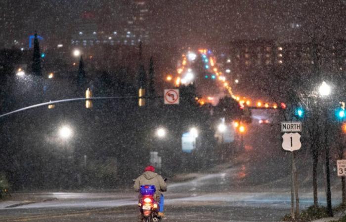 Une tempête hivernale meurtrière s’abat sur les Carolines et rend les routes verglacées