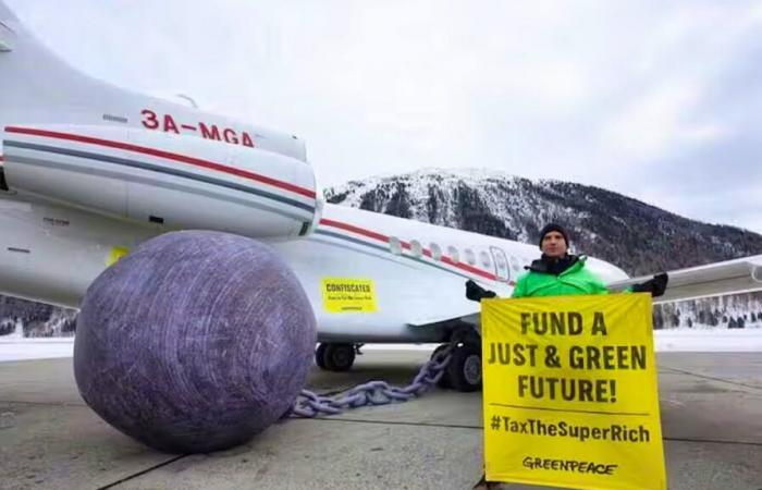 Greenpeace « confisque » les jets des riches