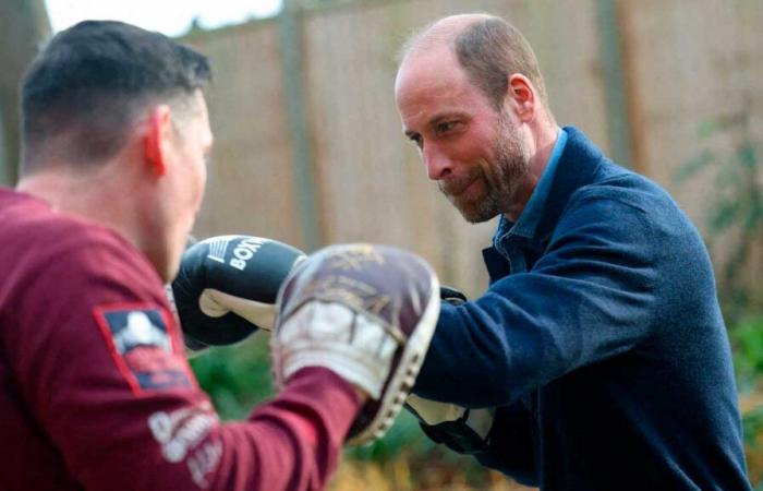 Boxe et baby-foot pour le prince William qui poursuit le travail de Diana auprès des sans-abri