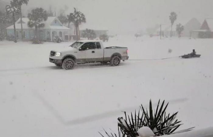 Un blizzard paralyse les communautés de la côte du Golfe avec un record de neige