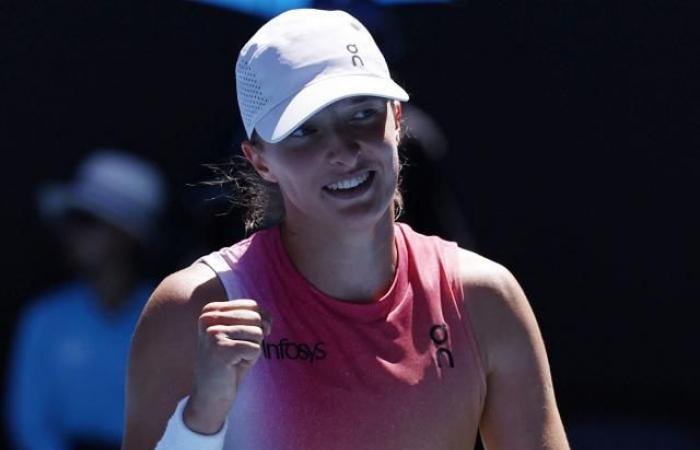 Iga Swiatek domine facilement Emma Navarro et atteint les demi-finales de l’Open d’Australie