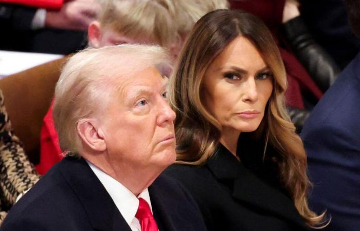 Melania Trump, le visage fermé, dans la cathédrale de Washington, où Donald a suivi une conférence