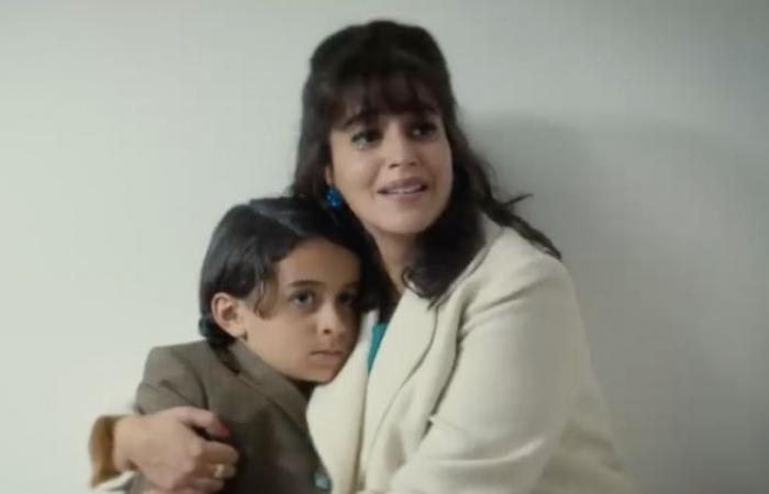 Leïla Bekhti, touchante mère courageuse dans la première bande-annonce de “Ma mère, Dieu et Sylvie Vartan” avec Jonathan Cohen