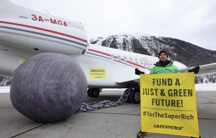 Des militants de Greenpeace « confisquent » des jets privés du WEF