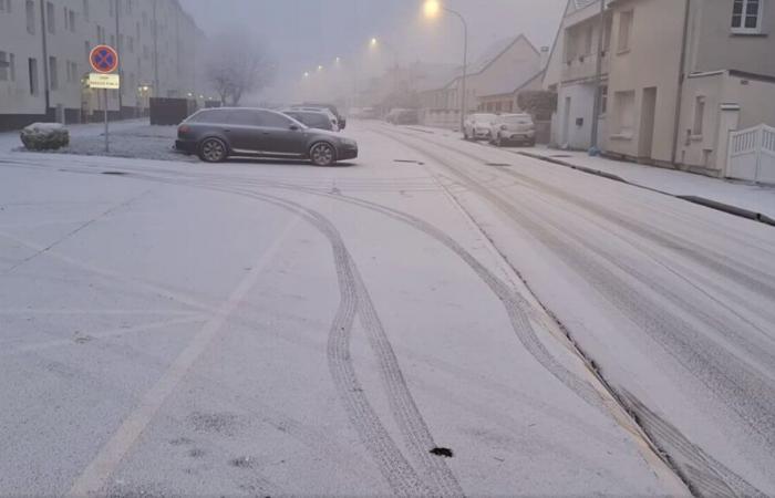 Épisode de neige industrielle ce matin près de Chartres, mais il faut éviter de jouer avec !