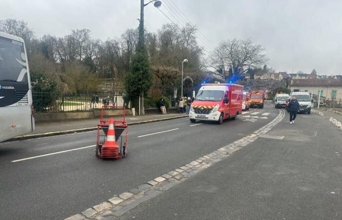 douze écoliers et deux conducteurs légèrement blessés