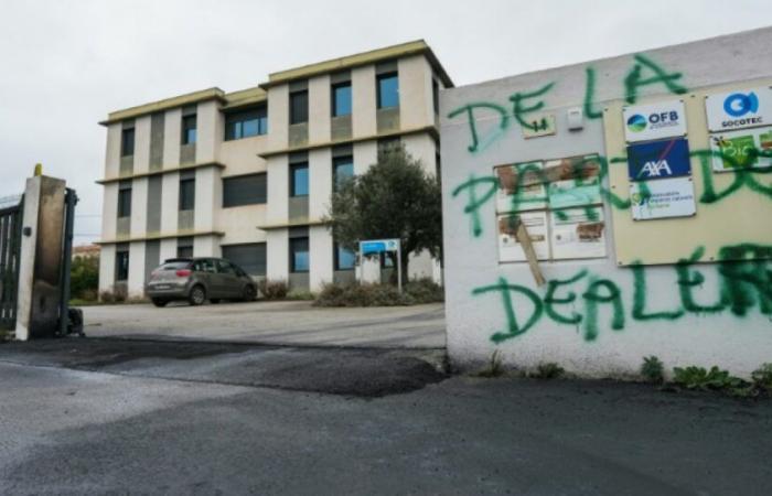 Le siège de l’OFB dans l’Aude tagué et incendié : Actualités