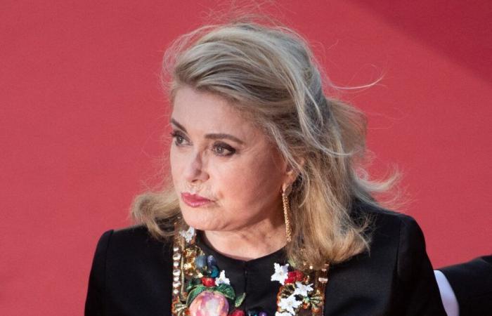 “C’est bizarre”, Catherine Deneuve évoque avec émotion la mort de sa sœur