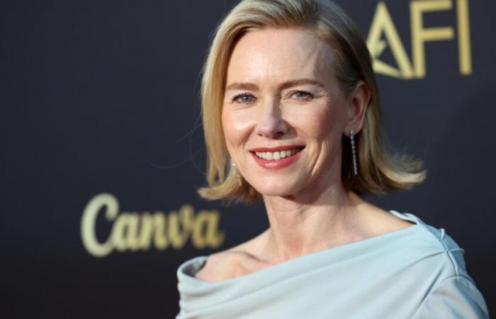 Naomi Watts révèle tout sur sa ménopause précoce dans son livre Dare I Say It