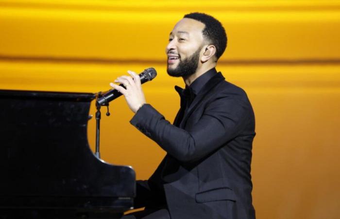 John Legend chante “Ordinary People” pour les pompiers incarcérés de Los Angeles