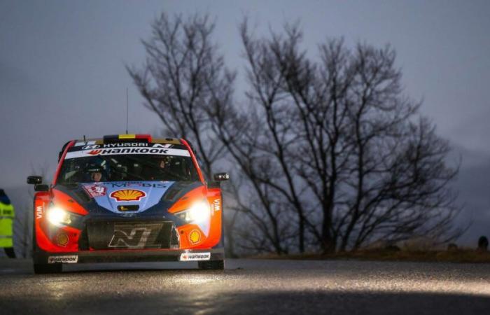 Neuville en tête après les trois premières spéciales, Ogier proche de la sortie de route