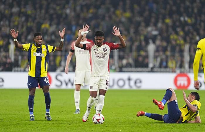 Fenerbahce, représentant français aux JO, fait match nul avec Lyon