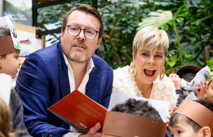 Le prince Constantijn et la princesse Laurentien forment un duo rare pour lire aux enfants