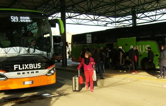 Soupçonnés d’avoir corrompu ou agressé des chauffeurs de bus, sept passeurs de migrants entre l’Italie et la France arrêtés