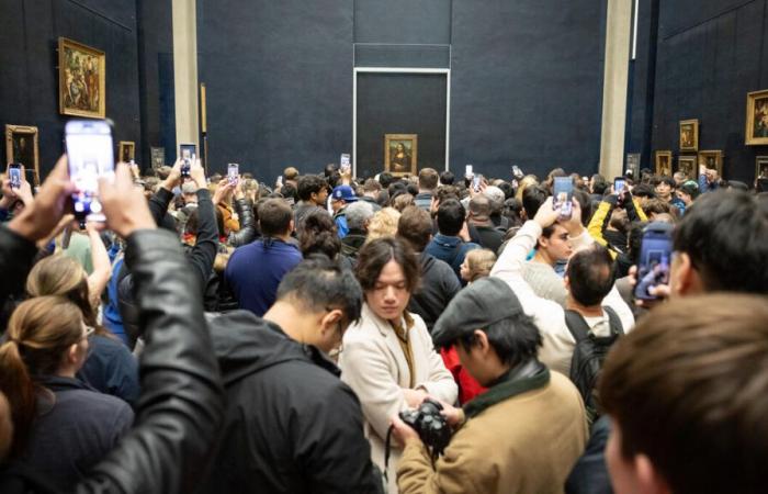 le musée du Louvre saturé de visiteurs