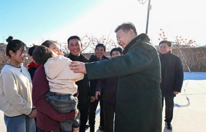 Xi Jinping prend le temps de discuter avec les membres de sa famille dans un village touché par les inondations à l’approche de la Fête du Printemps (RAPPORT) – Xinhua