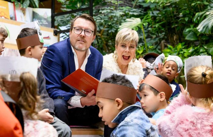 Le prince Constantijn et la princesse Laurentien forment un duo rare pour lire aux enfants