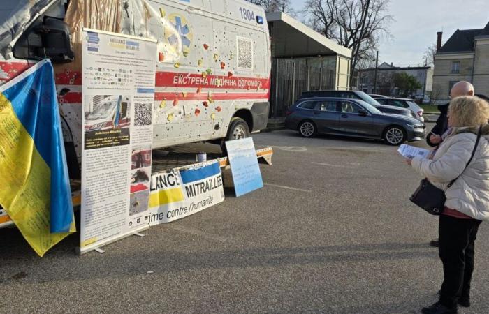 mitraillée par l’armée russe, cette ambulance rappelle l’horreur de la guerre en Ukraine